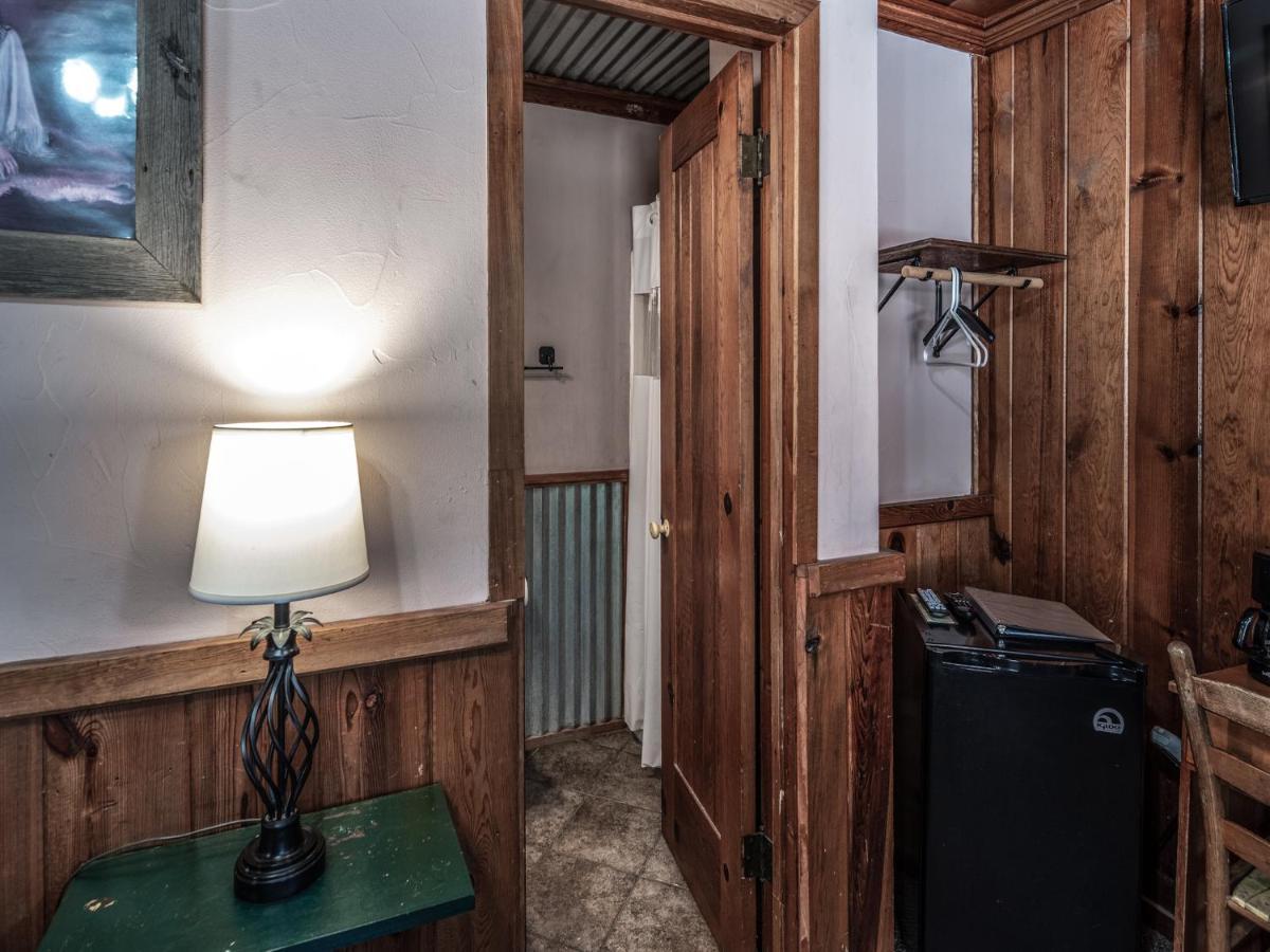 Apache Village Cabinette 13, Queen Bed, Midtown, Sleeps 2 Ruidoso Εξωτερικό φωτογραφία