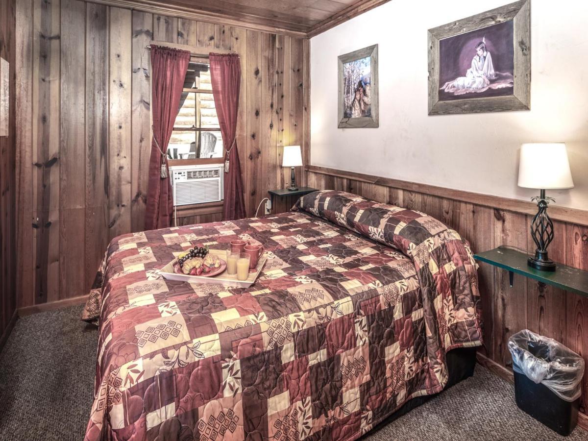 Apache Village Cabinette 13, Queen Bed, Midtown, Sleeps 2 Ruidoso Εξωτερικό φωτογραφία